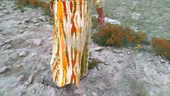Indian Couple Enjoys Outdoor Sex In The Village