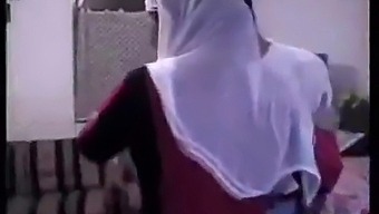 Arab Aunty Gets Fucked By Young Guy In Hd Video